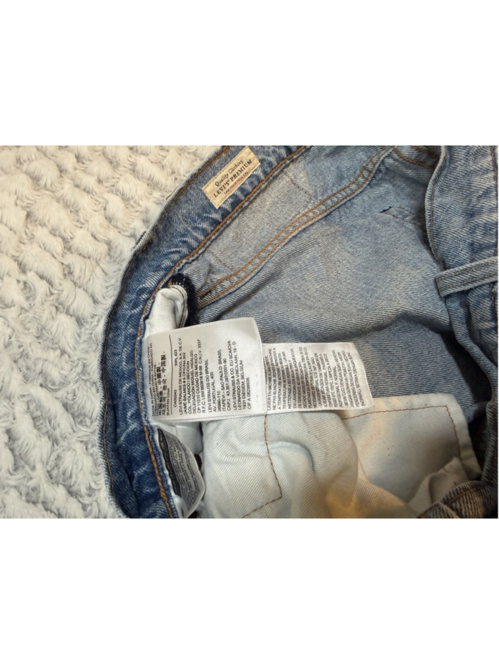 Levi's Premium Men's Light Wash Distressed Blue Straight Denim Jeans Size 32 - Picture 9 of 10
